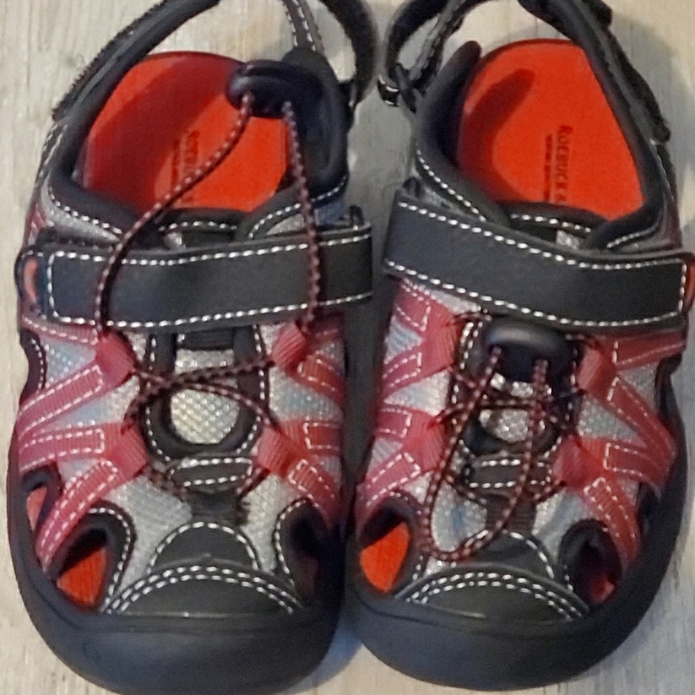 Boys closed front sandle